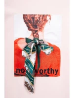 Pozoruhodné pudrově růžové šaty s 3D grafikou