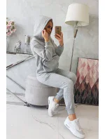 Izolovaná sada s ozdobnou kapsou šedá