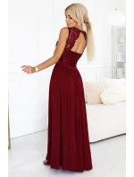 211-8 Dlouhé šaty LEA s krajkovým výstřihem a rozparkem na nohou - bordó