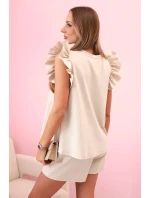 Dámský komplet s volánem – halenka s krátkým rukávem a šortky s gumičkou béžový