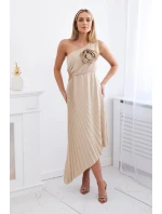 Plisované šaty s květinou světle béžová Plisované šaty s květinou světle béžová