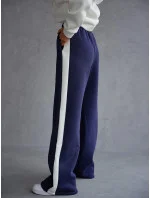 Bílo-tmavě modrý hrubší dámský bavlněný komplet s rozepínací mikinou (503) Bílo-tmavě modrý hrubší dámský bavlněný komplet s rozepínací mikinou (503)