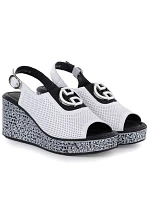 Dámské kožené sandály na platformě bílé S.Barski 7014