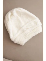 Dámská zimní čepice z vlny a s proplétaným vzorem K428 ecru