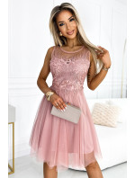 CATERINA - Velmi žensky působící dámské šaty v pudrově růžové barvě s plastickou výšivkou a jemným tylem 522-1