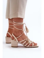 Šněrovací sandály na nízkém podpatku zdobené nýty béžové Chrisele