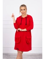 Šaty s kapucí v červené barvě