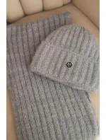 Dámský komplet čepice a dlouhého šály z měkké příze šedý