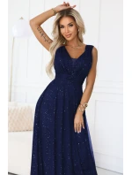 637-3 Večerní dlouhé šaty s brokátovým akcentem a hlubokým výstřihem - tmavě modré 637-3 Večerní dlouhé šaty s brokátovým akcentem a hlubokým výstřihem - tmavě modré
