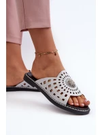 Lesklé dámské žabky na ploché podrážce s ozdobou stříbrné Ebirena