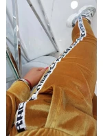 Velurová souprava s ozdobnými stuhami hořčicová