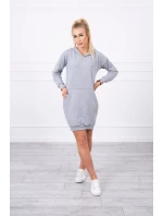 Šedé šaty s kapucí