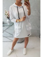 Šaty s kapucí bílé