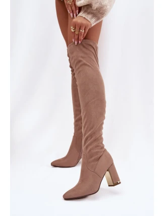 Dámské kozačky z eko semiše na kolena na podpatku tmavě béžové Thamine Dámské kozačky z eko semiše na kolena na podpatku tmavě béžové Thamine