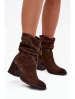 Kožené semišové kotníkové boty s nařasením na podpatku – čokoládové Zazoo