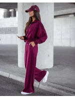 Dámský komplet ve vínové bordó barvě - mikina se stojáčkem a široké kalhoty (821109) Dámský komplet ve vínové bordó barvě - mikina se stojáčkem a široké kalhoty (821109)