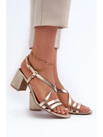 Sametové sandály na nízkém podpatku Maciejka 06653-25 Zlaté