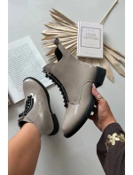 Lakované dámské kotníkové boty z pravé kůže D A MR52 108 béžové Lakované dámské kotníkové boty z pravé kůže D A MR52 108 béžové