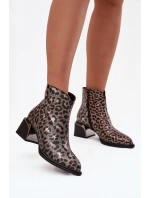 Kožené dámské kotníkové boty na sloupkovém podpatku, zateplené, vzor leopard D&A – černo/zlaté
