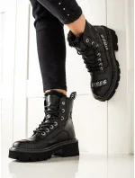 Výborné kotníčkové boty černé dámské na plochém podpatku Výborné kotníčkové boty černé dámské na plochém podpatku