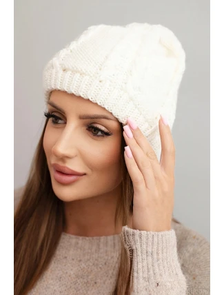 Dámská zimní čepice z vlny s copánkovým vzorem K452 ecru