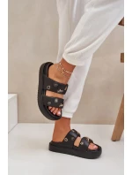 Dámské pěnové pantofle s ozdobnými připínkami – černé