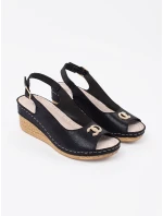 Originální dámské černé  sandály na klínku