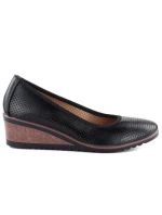 Dámské ažurové lodičky na platformě černé Vinceza 58629