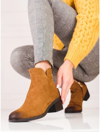 Výborné kotníčkové boty dámské hnědé na širokém podpatku Výborné kotníčkové boty dámské hnědé na širokém podpatku
