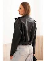 Dámská krátká bunda z eko kůže s páskem a límcem černá Dámská krátká bunda z eko kůže s páskem a límcem černá