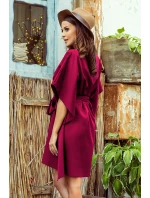 SOFIA - Dámské motýlkové šaty ve vínové bordó barvě se zavazováním v pase 287-18 SOFIA - Dámské motýlkové šaty ve vínové bordó barvě se zavazováním v pase 287-18