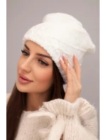 Dámská zimní čepice s ozdobným pletením a klasickým střihem K372 bílá