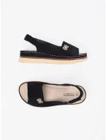 Stylové dámské sandály černé na plochém podpatku Stylové dámské sandály černé na plochém podpatku