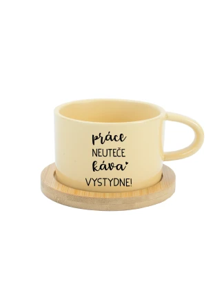 PRÁCE NEUTEČE, KÁVA VYSTYDNE! - žlutý hrníček makronka 200 ml PRÁCE NEUTEČE, KÁVA VYSTYDNE! - žlutý hrníček makronka 200 ml