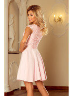 Dámské šaty v pastelově růžové barvě s krajkou model 5917664