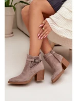 Dámské perforované kotníkové boty na podpatku s perforovaným vzorem a zlatým sponou tmavě béžové Deloriah