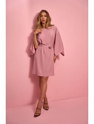 M908 Šaty s ozdobnými širokými rukávy - pudrové