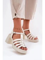 Dámské lakované kožené sandály na sloupku - světle béžové Vinceza