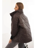 Dámská prošívaná bunda s krátkým střihem a stojáčkem hnědá Dámská prošívaná bunda s krátkým střihem a stojáčkem hnědá