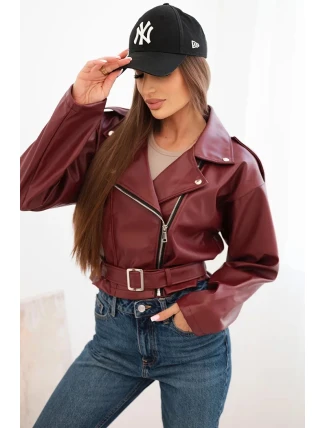 Dámská krátká bunda z eko kůže s páskem a límcem bordová