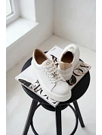 Kožené dámské tenisky na platformě s přezkou Vinceza 39973 Bílé