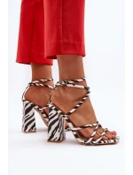 Módní bílé a černé sandály na vysokém podpatku Josette