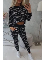 Sada s černými nápisy