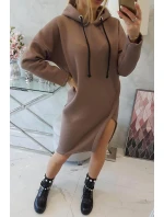 Šaty s kapucí a bočním rozparkem mocca Šaty s kapucí a bočním rozparkem mocca