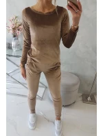 Velurová souprava se záhybem na zadní straně hnědá