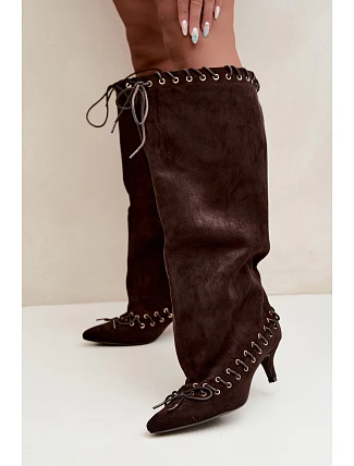 Kozačky Kitten Heel semišové s ozdobným šněrováním čokoládové Juletta Kozačky Kitten Heel semišové s ozdobným šněrováním čokoládové Juletta