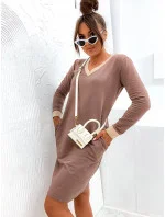 Bavlněné šaty v barvě cappuccino s ozdobnými stahovacími lemy (770) Bavlněné šaty v barvě cappuccino s ozdobnými stahovacími lemy (770)