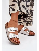 Dámské pantofle na korkové platformě s přezkami – stříbrné