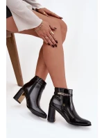 Lakované kotníkové boty na sloupku s páskem – černé Dorelia Lakované kotníkové boty na sloupku s páskem – černé Dorelia