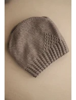 Dámská zimní čepice z vlny s ozdobným pletením a kamínky K449 mocca